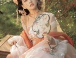 Red Glittery Cheongsam:A Blend of Tradition and Modernity