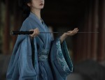 The 60-Year-Old Elegance of the Chinese Cheongsam:Womens Embrace of Traditional Beauty