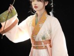 The Elegance of Qiyu Hanfu Women