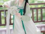 Embracing the Sweet and Chic Charm of Qipao:The Allure of Traditional Chinese Elegance