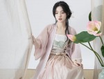 The Elegance of Qipao in Engagement Ceremony:Embracing the Traditional Beauty for a Perfect Fit