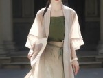The Versatility of Mid-Length Horseface Skirt in Daily Life Fashion