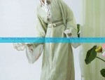 Classic Elegance:The White Blouse and the Skirt with a Horse-Tail Flavor