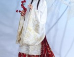 Little Girl in Traditional Chinese Fashion:White Sneakers and Hanfu 汉服)