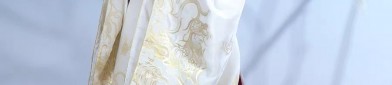 Little Girl in Traditional Chinese Fashion:White Sneakers and Hanfu 汉服)