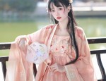 Red Glittery Cheongsam:A Blend of Tradition and Modernity