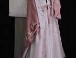 Winter Revamping of Cheongsam for Petite Women:A Guide to Styling and Fitting