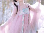 Embracing the Pear Shape:The Art of Flared Qipao for梨型身材