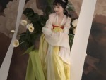 The Splendor of Qipao in the Late Qing Dynasty:Embracing the Larger Sizes
