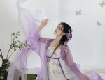 Encounter with a Divine Deer:The Enchantment of Traditional Chinese Clothing in a Fairyland Context