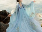 A Student in a Fairyland of Hanfu:Ancient Style and Modern Charm