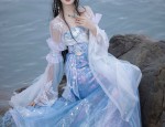 The Elegance of the Ma mian Qun:A Portrait of a Lady in Traditional Chinese Dress