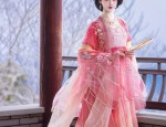 The Splendor of Cheongsam and Paper Fan:Chinese Style with Silk Fabric