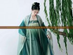 Pearl Adornments on the Horseface Skirt:A Cultural Exploration