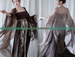 The Elegance of a White-Upper Red-Lower Horse-Tail Skirt:A Cultural Exploration
