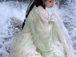 The Elegance of a Qipao Bride:The Journey of a Wedding Gown and Toast Ceremony