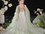 Chinese-Style Sleepwear:The Revival of Hanfu Fashion