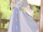 Graduation Photos with Plumed Horse Skirt:A Cultural Celebration