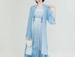 Embracing the Curves:A Plus-Size Sisters Journey in a Cheongsam with a Split