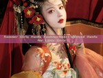 White Shoes and Cheongsam:A Fashionable Fusion of Traditional and Modern
