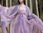 The Charm of Short-sleeved Cheongsam with Medium Length