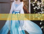 The Cheerful Scholar in a Traditional Cheongsam:The Story of a Student in a Youthful Qipao