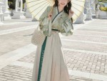 Modern Commuter Style:Reimagining Traditional Hanfu for the Youth Market