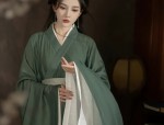 Styling Tips for Plus-Size Moms in New Chinese-Style Tops and Horseface Skirts for Autumn Winter