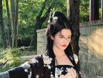 Embroidery on Hanfu Fans:A Cultural Journey of Chinese Traditional Craftsmanship