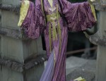 The Enchanting Beauty of Horseface Skirt and its Vibrant螺钿Decorations
