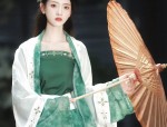 The Charm of Mini-Sized,Medium-Length Cheongsam:A Closer Look