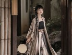 Traditional Chinese-Style Clutch Bags for Qipao:A Guide to Carry Your Smartphone with Elegance