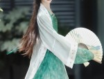 Winter Fashion:The Art of Donning a Horseface Skirt in Cold Weather