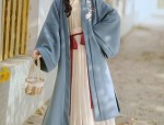 Children in Chinese Traditional Clothing:The Revival of Hanfu Fashion