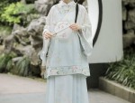 Embroidery on Hanfu Fans:A Cultural Journey of Chinese Traditional Craftsmanship
