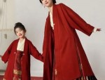The Elegant Combination of White High Heels and Cheongsam:A Fashionable Fusion