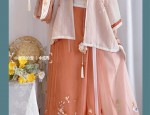 Daily Silk Cheongsam Experience:Comfort and Elegance