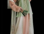 The Enchantment of娃娃古装汉服，传统魅力的现代演绎