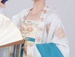 Modernizing the Cheongsam:A Winter Fashion Statement for Young Girls