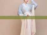 Qi Weis Modernized Cheongsam:The Evolution of Traditional Elegance