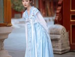 Yuhuaceng Snowfall:An Original Hanfu Journey Through Time