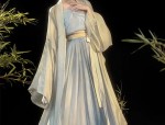The Celebration of Chinese New Year:The Revival of Hanfu for Twelve-Year-Olds