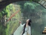The Splendor of Golden Cloud-Dyed Horseface Skirt:A Traditional Beauty in Modern Context