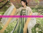The Journey of a 7-Year-Old Girl in Traditional Hanfu Fashion