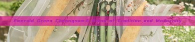 Emerald Green Cheongsam:A Blend of Tradition and Modernity
