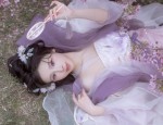 The Student in Hanfu,Blooming Like the Red Flower on the Other Side