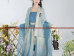 Parent-Child Harmony in Traditional Hanfu Fashion