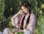 The Charm of Traditional Tang-Style Clothing for Young Girls