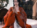 Modernizing the Cheongsam:A Youthful,White Style for Teen Girls