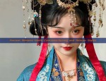 Buying Hanfu Fashion:A Gift-Giving Experience
